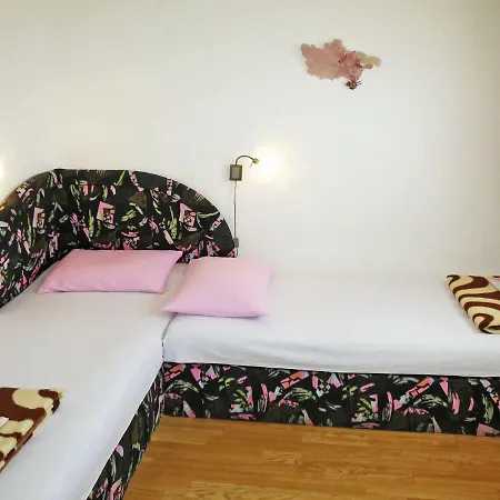 Apartment Ana - Omi109 Pisak
